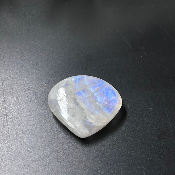 マクラメ用　ルース　天然石 ホワイトラブラドライト　20ｍｍ　マロン（栗）型 7枚目の画像