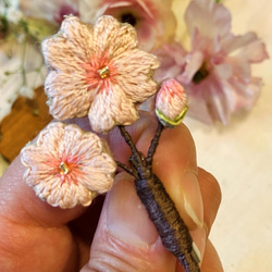 桜　立体刺繍ブローチ 3枚目の画像