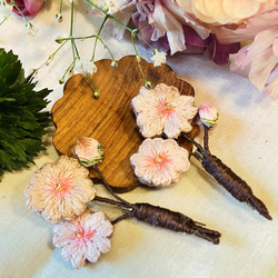 桜　立体刺繍ブローチ 1枚目の画像