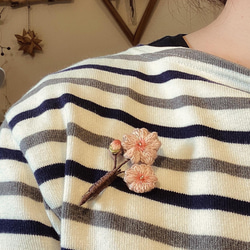 桜　立体刺繍ブローチ 2枚目の画像
