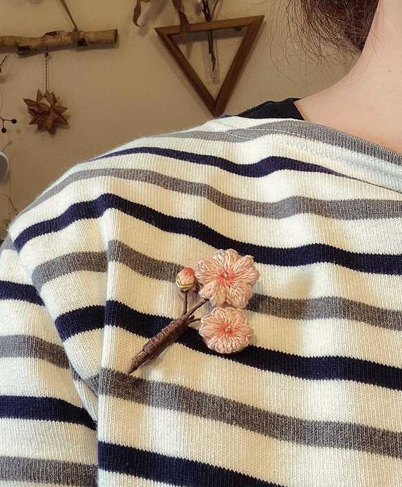 桜　立体刺繍ブローチ 2枚目の画像