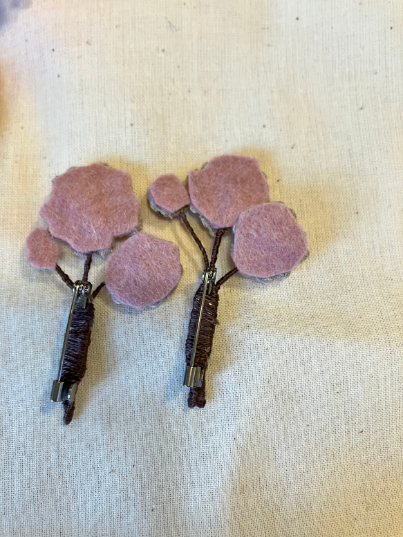 桜　立体刺繍ブローチ 4枚目の画像