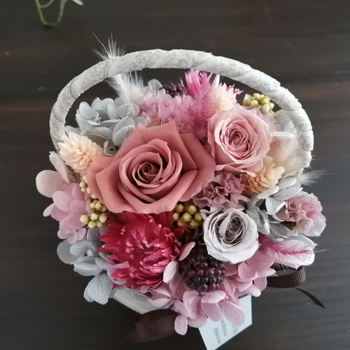 プリザーブドフラワーのフラワーバスケット かごアレンジ 花かご