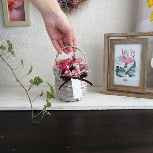 プリザーブドフラワーのフラワーバスケット かごアレンジ 花かご プリザーブドフラワーのフラワーバスケット かごアレンジ 花かご