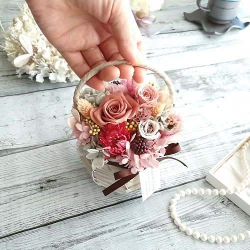 プリザーブドフラワーのフラワーバスケット かごアレンジ 花かご プリザーブドフラワーのフラワーバスケット かごアレンジ 花かご