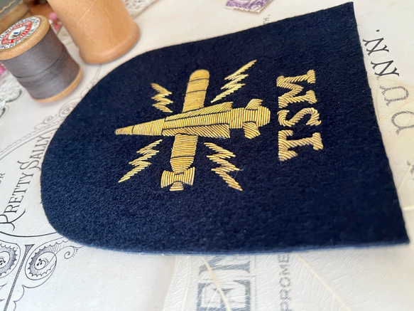 英国で出会った♪ アンティーク  メタル 金糸刺繍　英国海軍/王冠のエンブレム /ワッペン ロイヤルネイビー 6枚目の画像