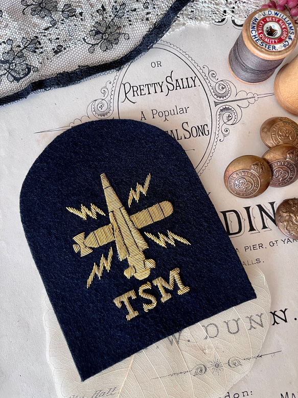 EKENT 刺繍バッジ　エンブレム　ワッペン　英国海軍　希少 英国で出会った♪ アンティーク メタル 金糸刺繍 英国海軍/王冠の