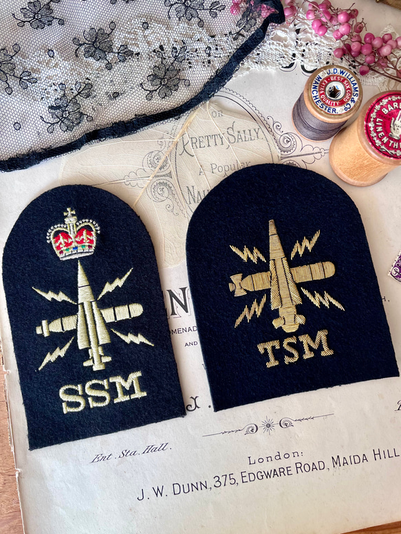 英国で出会った♪ アンティーク  メタル 金糸刺繍　英国海軍/王冠のエンブレム /ワッペン ロイヤルネイビー 9枚目の画像