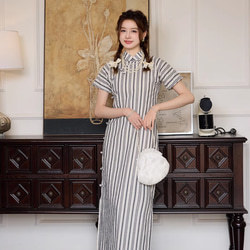 レトロな黒と白の縦縞の長い古代スタイルのフル前立てチャイナ ドレスの女の子の新しい中国風の改良されたドレス 8枚目の画像