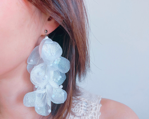 ふわり＊ホワイトフラワー＊花びらピアス・イヤリング・前撮り