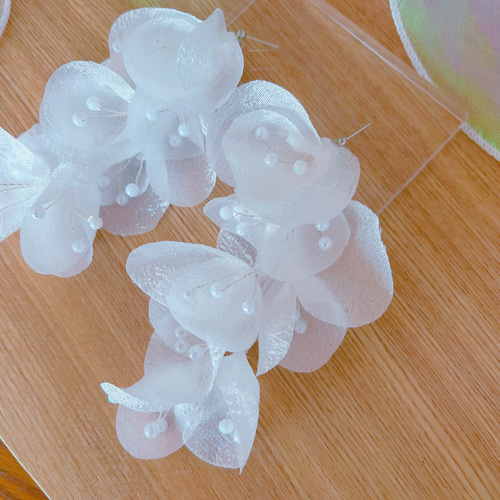 ふわり＊ホワイトフラワー＊花びらピアス・イヤリング・前撮り 
