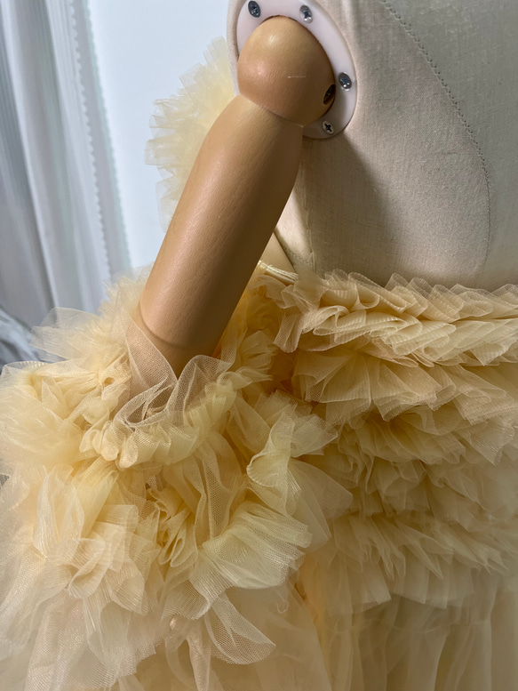 送料無料！ウェディングドレス 前撮り パステルイエロー  オフショルダー チュールスカート 妊婦 花嫁 床付く 7枚目の画像