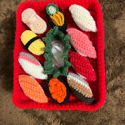 お寿司の乗ったミニティッシュボックスカバー　赤と黒 2枚目の画像