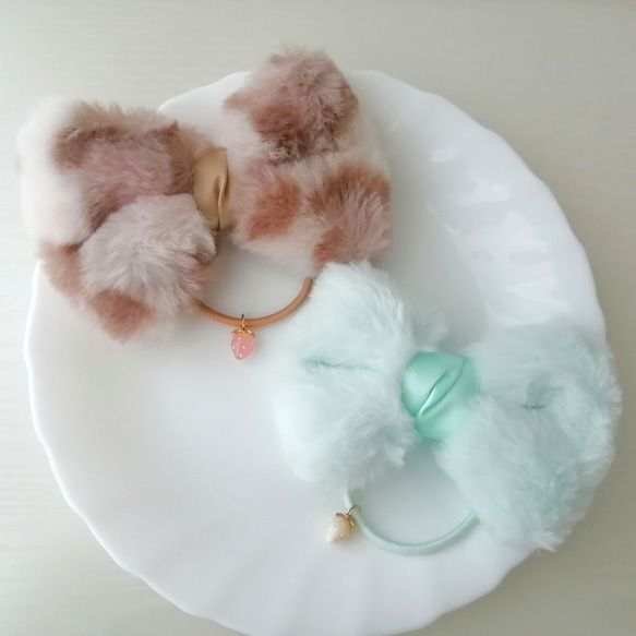 SALE【ふわふわりぼんのヘアゴム♡苺チャーム付】 ヘアゴム ファー 