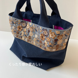 新色◇インド刺繍リボンとクッタリ帆布のトートバッグ◇tulle beige×navy 7枚目の画像