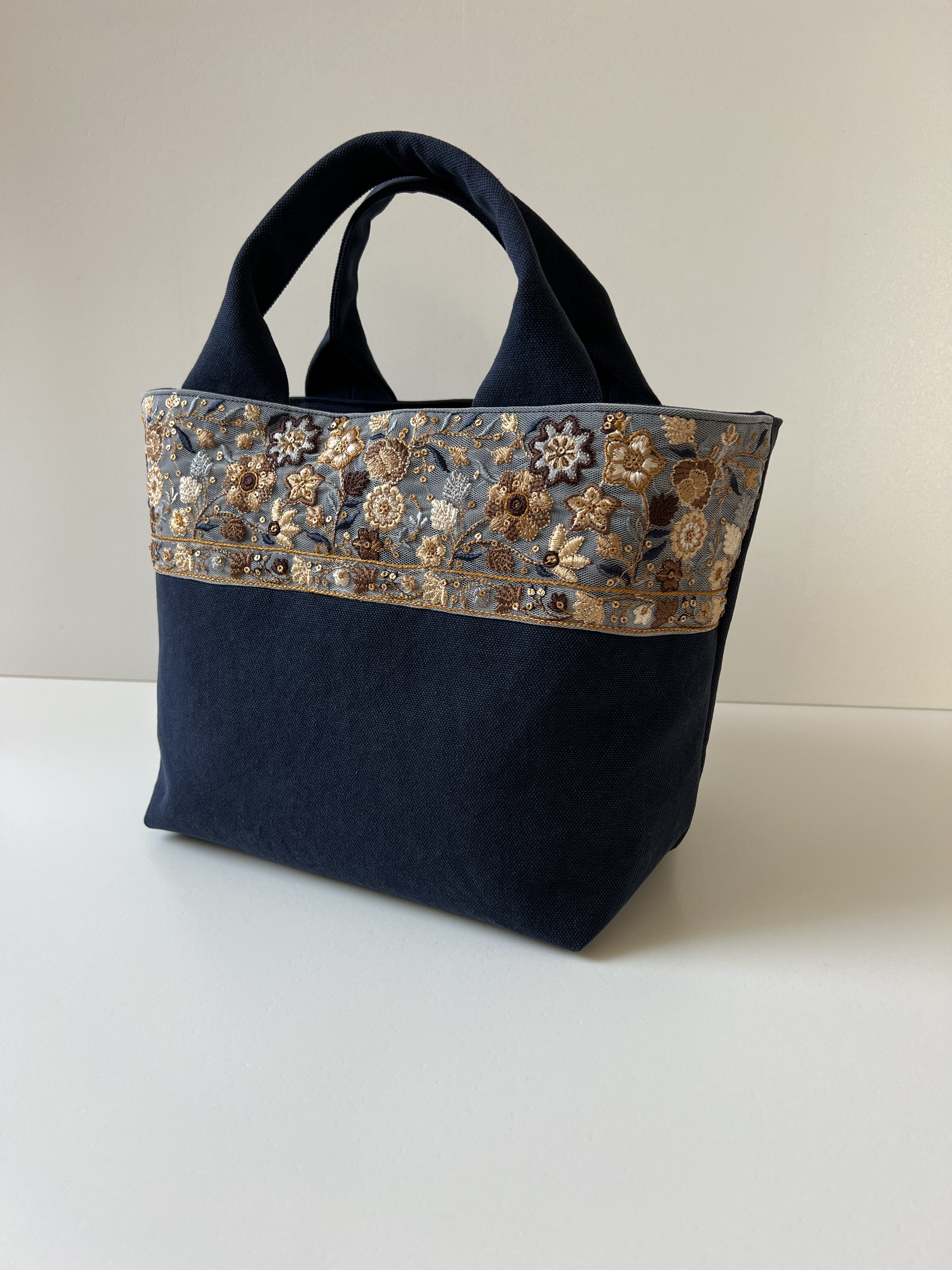 ヌビバック　トートバック　インド刺繍リボン ヌビバック トートバック インド刺繍リボン 生成り③ - メルカリ