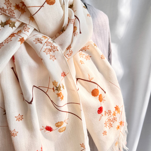 秋の楓と木の実柄のオシャレなストール ストール にこのん 通販