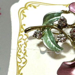 523 パープルの花びらと、ピースダイヤがついた花のブローチＡ 6枚目の画像
