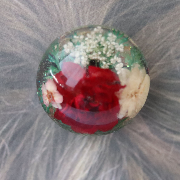【ramillete 小さな花束】赤バラとコデマリのヘアゴム（丸型） 8枚目の画像