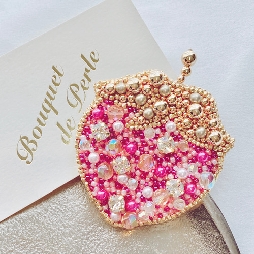 219.うずまき 苺 いちご ビーズ 刺繍 ブローチ ビーズ刺繍 いちごのブローチ（P） ブローチ Zatto 通販