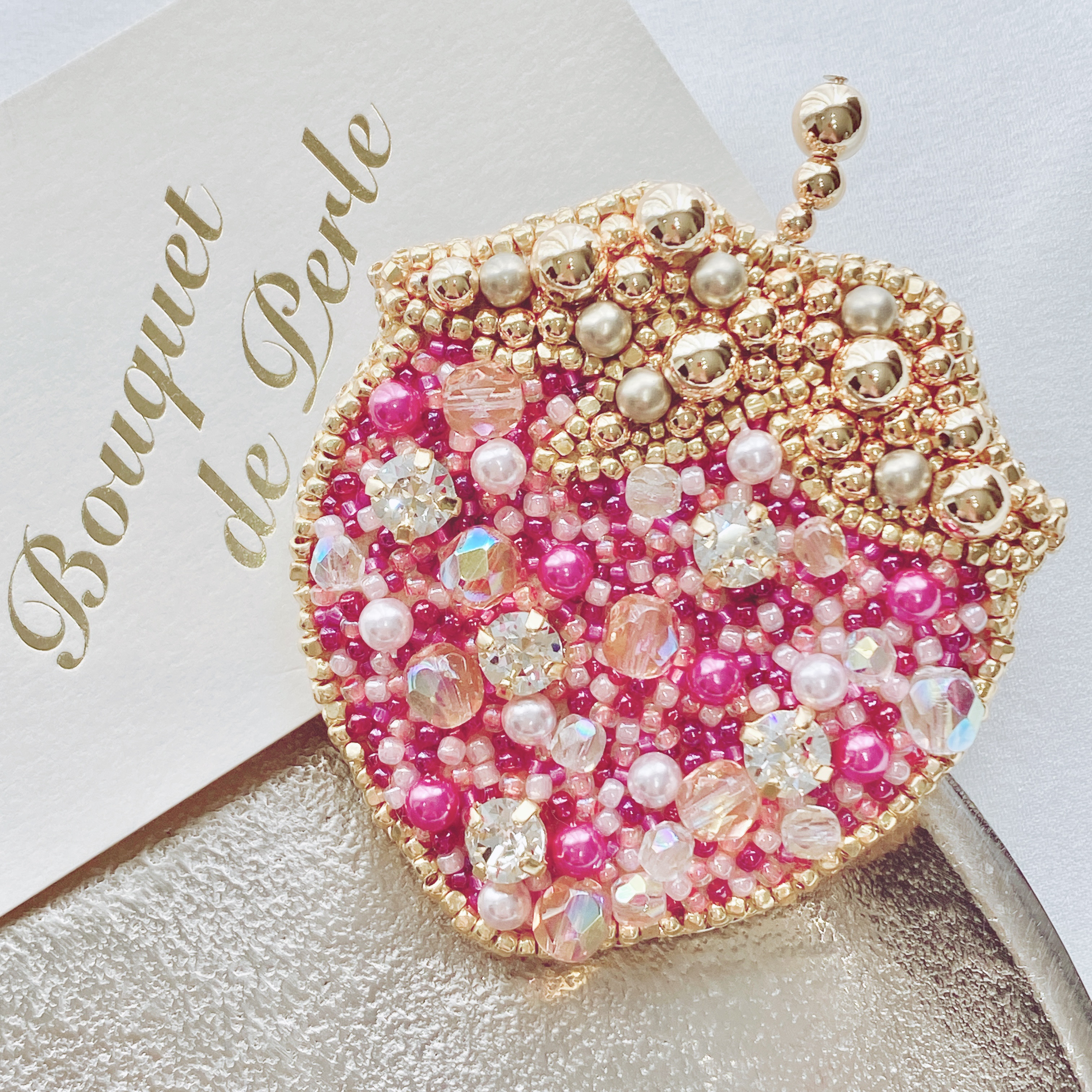 ビーズ刺繍 ブローチ 【 いちご 】