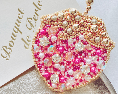 いちご 桜 ビーズ 刺繍ブローチ ハンドメイドアクセサリー いちご様 専用 桜 ビーズ 刺繍ブローチ ハンドメイドアクセサリー