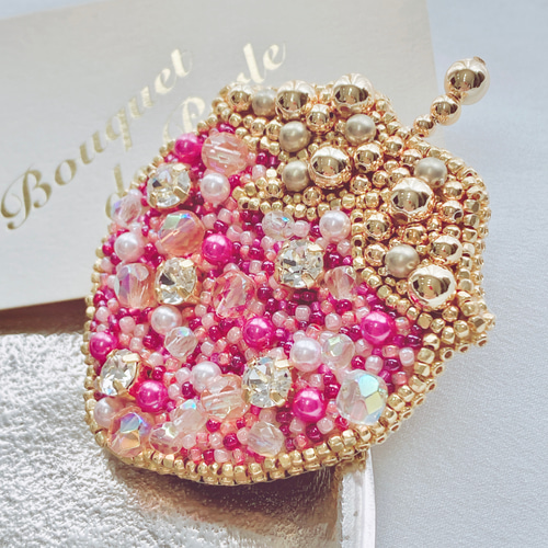 いちご 桜 ビーズ 刺繍ブローチ ハンドメイドアクセサリー ビーズ刺繍 ブローチ 【 いちご 】 ブローチ Bouquet de Perle