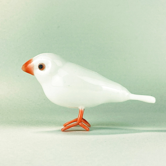 白文鳥（３）　中空ガラスの動物置物　オブジェ　ガラス細工 1枚目の画像