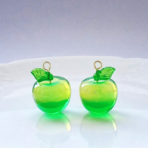青りんごのイヤリング・ピアス(試作品)／青リンゴ 青林檎 GREENAPPLE