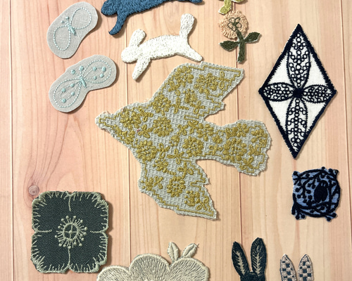 値下げ。ハンドメイド　ミナペルホネン刺繍生地のトップス ミナペルホネン ワッペンモチーフ アップリケ 13枚セット ワッペン