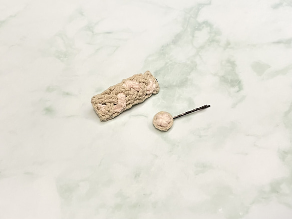 立體編織毛線三股辮泡芙花頭飾髮夾 第1張的照片