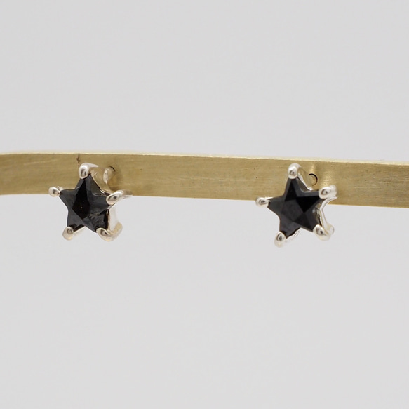 ブラックスタージェムピアス  1ペア / black star jem earrings 1 pair 4枚目の画像