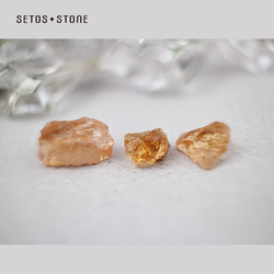 ヘソナイトガーネット原石（3コセット）【天然石】（オレンジガーネット　灰バン柘榴石　Hessonite Garnet） 1枚目の画像