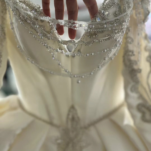 激売れ人気商品！蝶々ストーン 高級サテン 長袖 Vネック ロング  