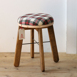 送料無料【イタリアンチェック】ハリスツイードで仕立てたアンティークな風合いのスツール　椅子　木製 1枚目の画像