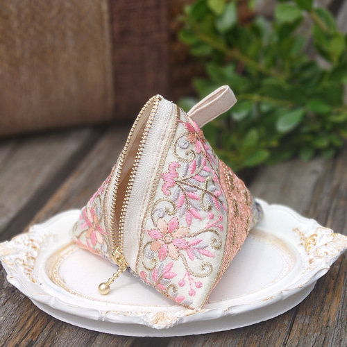 送料無料インド刺繍リボンの三角ポーチ(テトラポーチ・手のひらサイズ