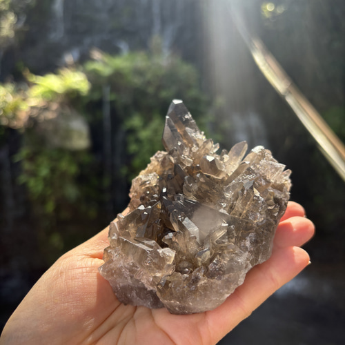 【匿名発送】マイカ付きスモーキー水晶クラスター スモーキークォーツクラスター☆4341g☆11.4cm！☆瀧川神社にて