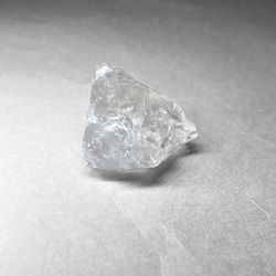 milky quartz / ミルキークォーツ原石 E ( レインボーあり ) 4枚目の画像