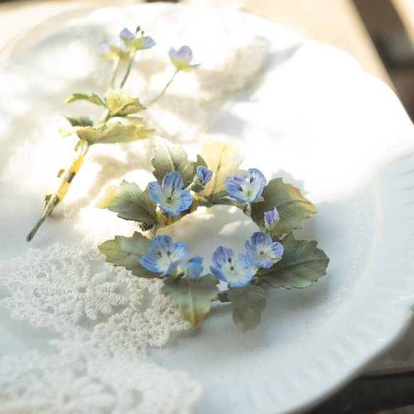 オオイヌノフグリ の 小さな 布花 リース ブローチ 3枚目の画像