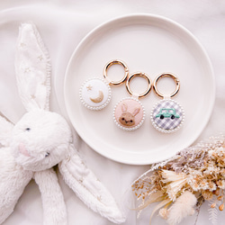 人気⸝⋆登園バックに⟡˖ ࣪⊹刺繍が可愛いミニシンプルキーホルダー お名前キーホルダー キーホルダー プレゼント お揃い 1枚目の画像