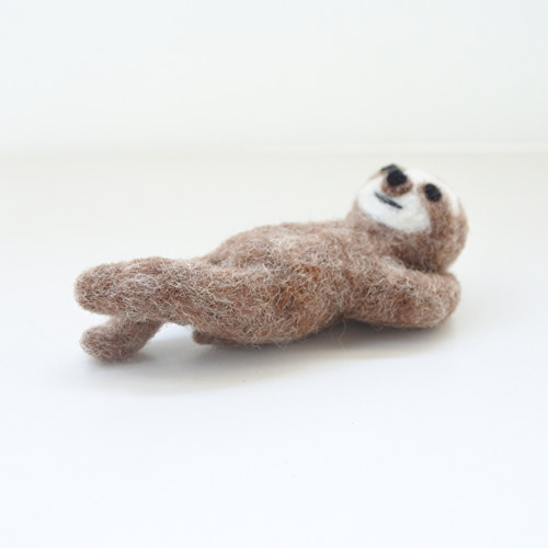 なまけもののナマケモノ（仰向け2） 羊毛フェルト kuricco 通販