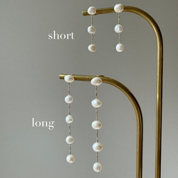 【程よく華やかに】ゴールド/小さなバロック淡水パール"痛くないイヤリング"サージカルステンレス 揺れる 繊細|3連 10枚目の画像