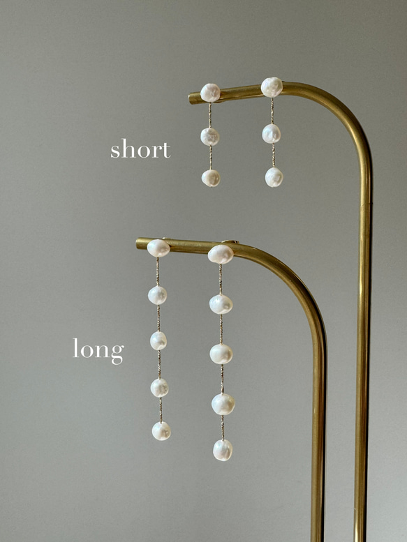 【程よく華やかに】ゴールド/小さなバロック淡水パール"痛くないイヤリング"サージカルステンレス 揺れる 繊細|3連 10枚目の画像