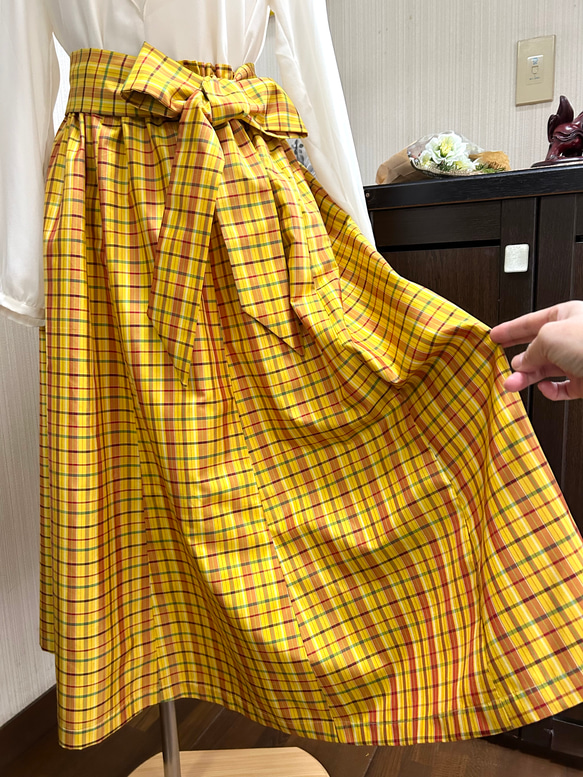 大島紬　ギャザースカート　8枚はぎ　フリル　リボンベルト付き　黄色　格子柄　着物リメイク　着物裏ペチコート付き　276 6枚目の画像