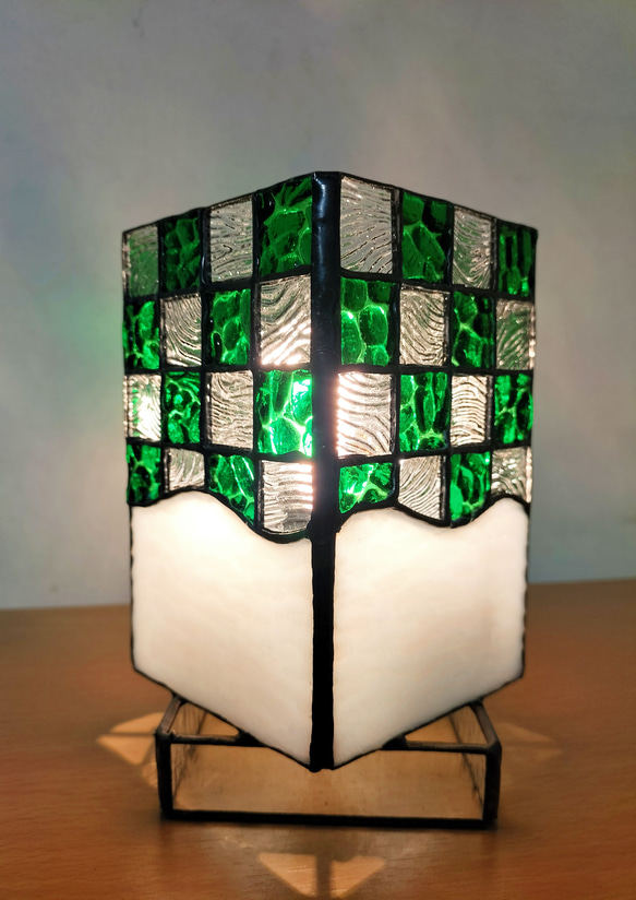 ステンドグラス 市松模様ランプ（4面） スタンドライト・テーブル
