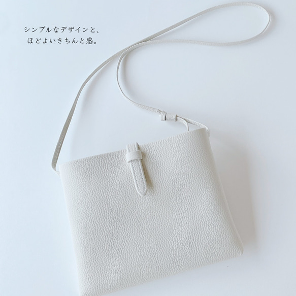 サッと荷物を取り出せる、淡いくすみカラーの軽やかな牛革ポシェット／サコッシュ　ミニショルダー【受注製作】 4枚目の画像