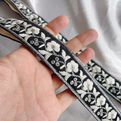 インド刺繍リボンのショルダーストラップ　スマホショルダー/ショルダーベルト／ネックストラップ 7枚目の画像