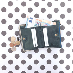 【訳あり】コンパクトなのに大容量な二つ折り財布 遊び心のある大人デザインのがま口《パープル》CU161 5枚目の画像