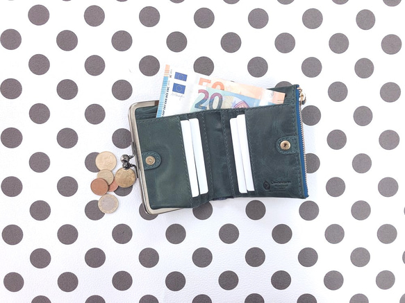 【訳あり】コンパクトなのに大容量な二つ折り財布 遊び心のある大人デザインのがま口《パープル》CU161 5枚目の画像