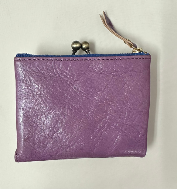 【訳あり】コンパクトなのに大容量な二つ折り財布 遊び心のある大人デザインのがま口《パープル》CU161 13枚目の画像